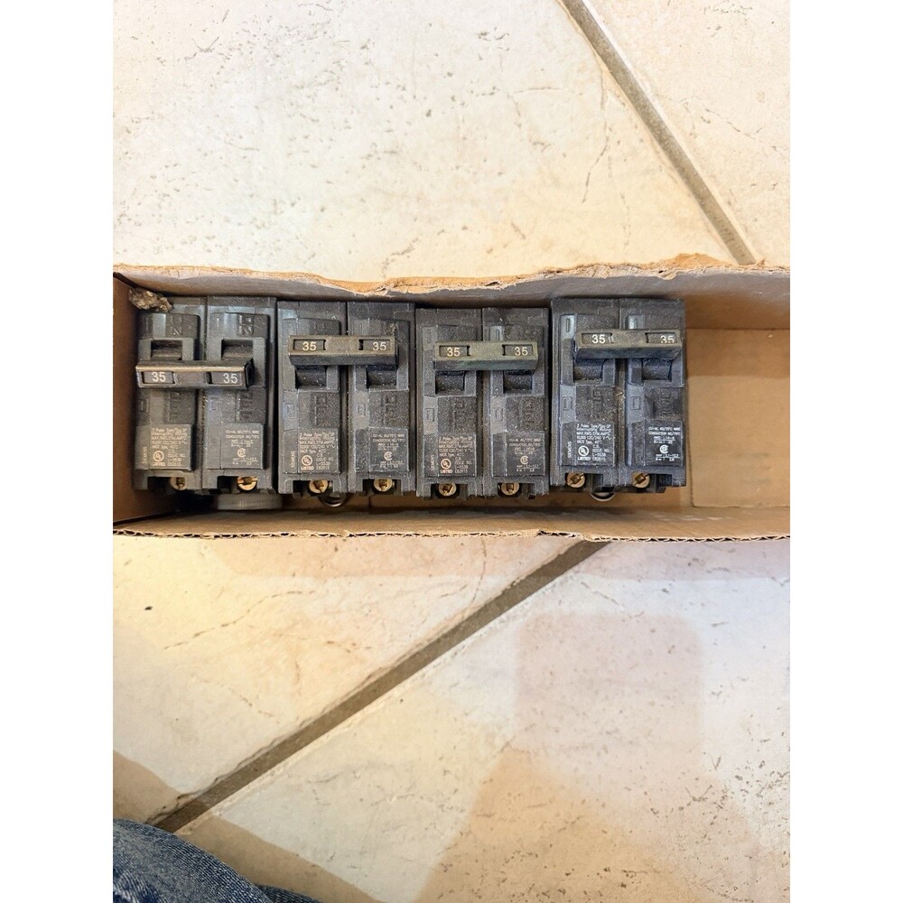 4 Siemens Q235 35 Amp 2 Pole Circuit Breakers Type QP 120/240V